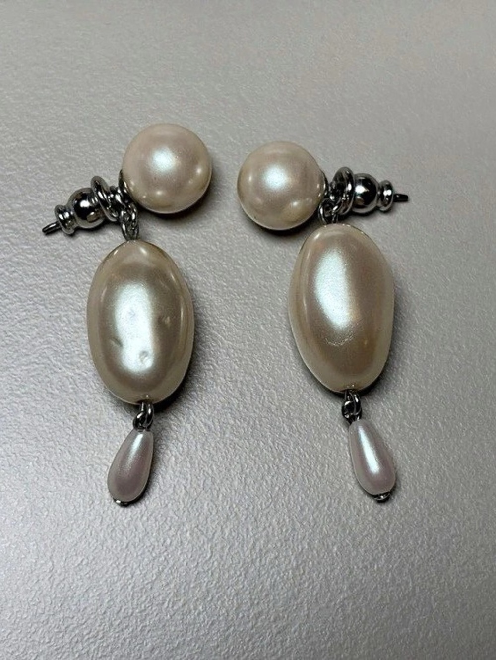 Pearl Drop Earrings in Silver & White Like New
